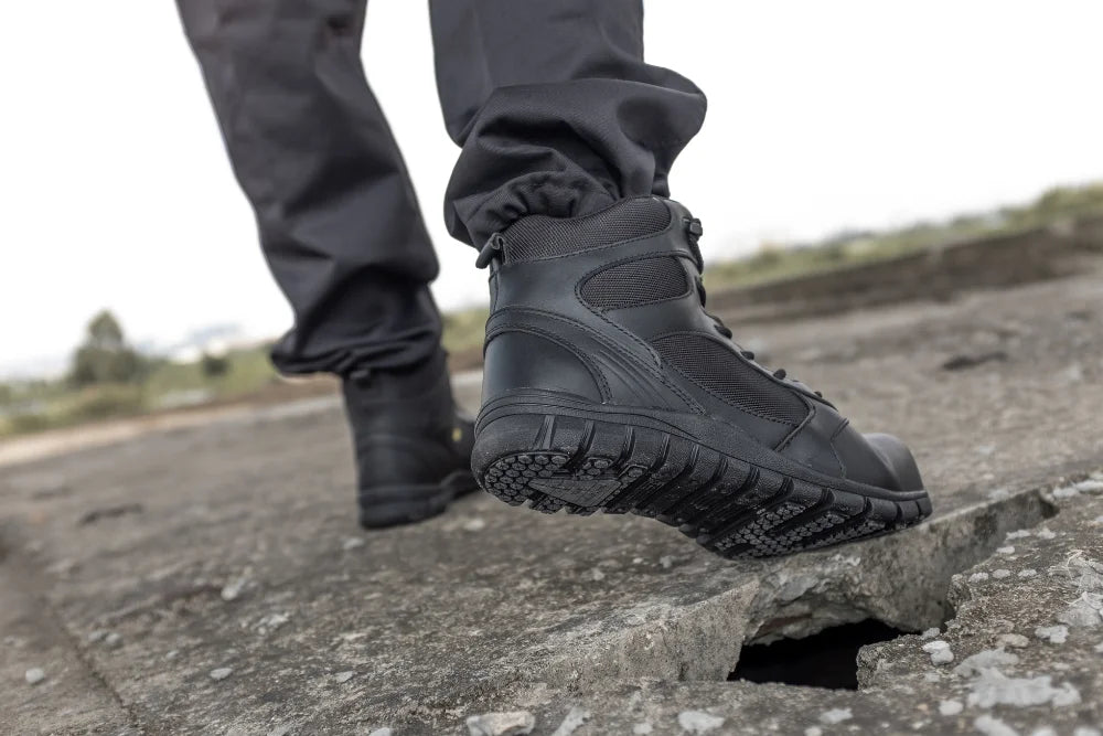 รองเท้าคอมแบท