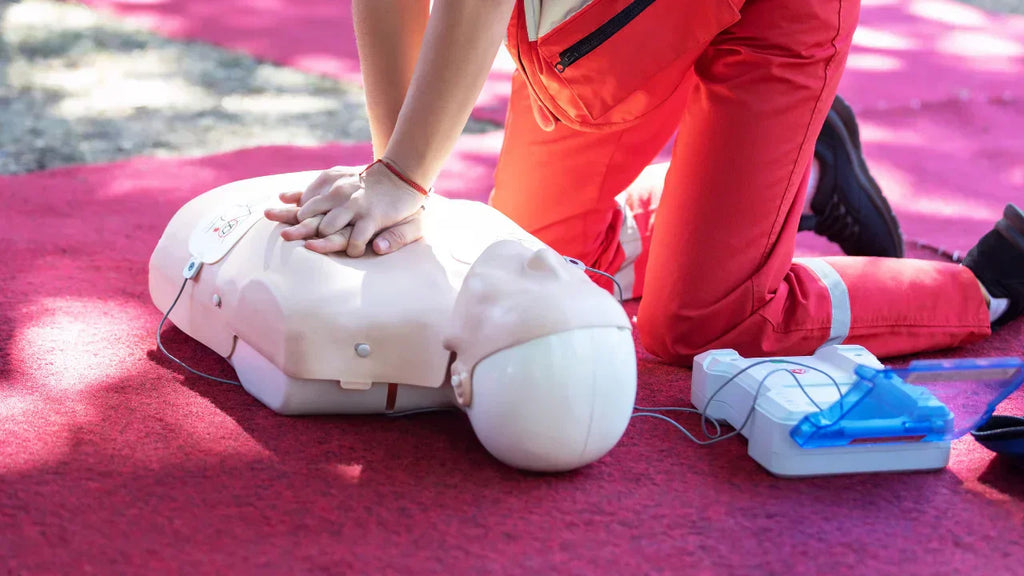 ความแตกต่างระหว่าง เครื่องกระตุ้นหัวใจ AED กับเครื่องมือแพทย์ในโรงพยาบาล
